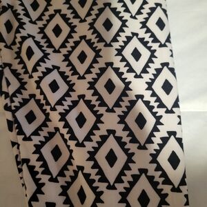 Black and White Geometric Pattern  Leggings